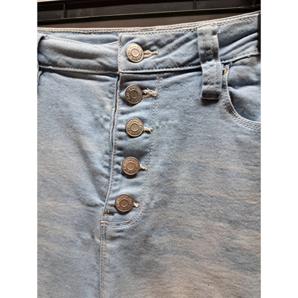 High Rise YMI faded distressed cuffed button front 5 pockets shorts 15/32 - Picture 2 of 7
